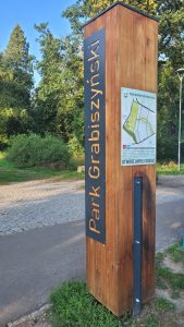 Park Grabiszyński- witacz przy wejściu od strony Wzgórza Żołnierzy Polskich
